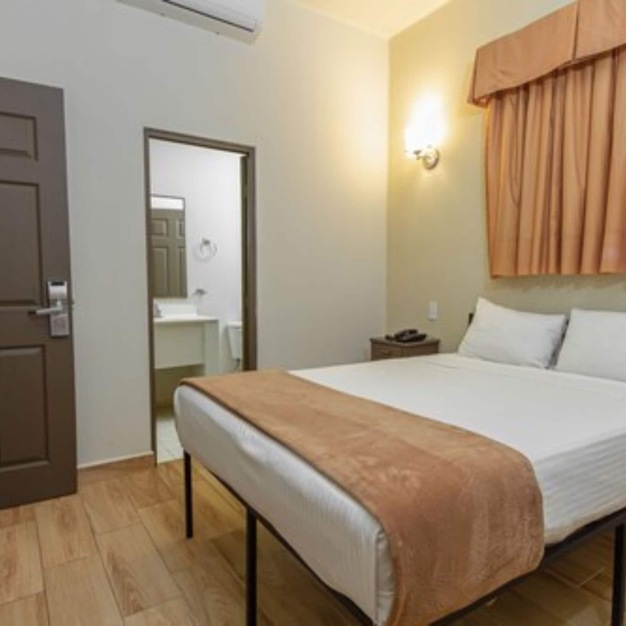 Hotel Plaza Del Arco Express Monterrey Eksteriør billede