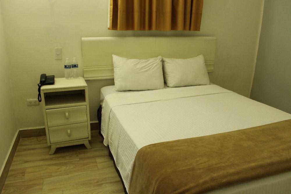 Hotel Plaza Del Arco Express Monterrey Eksteriør billede
